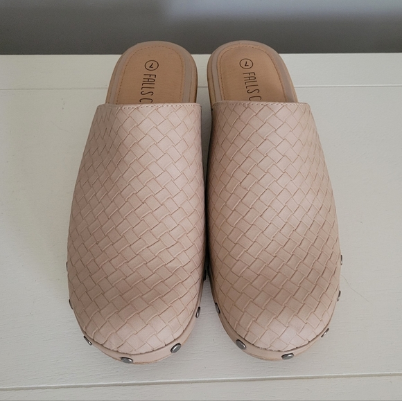 Woven tan clogs - Picture 2 of 4